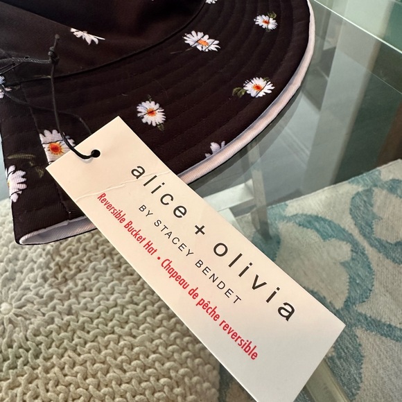 NWT Alice + Olivia Reversible Black Daisy Bucket Hat - Picture 4 of 8